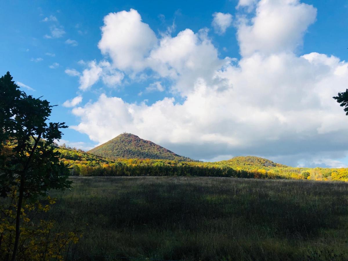 Pokoje V Chalupe Pod Milesovkou Velemin Esterno foto